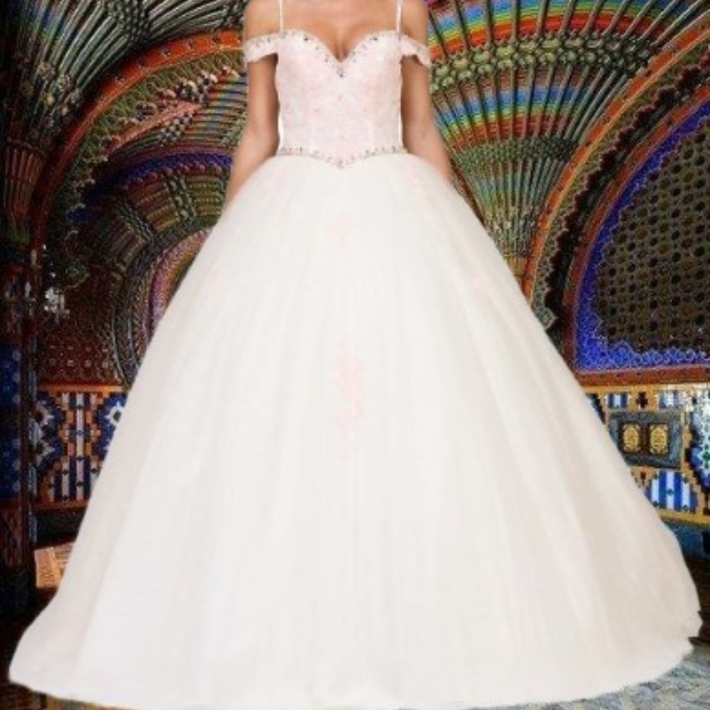 💲Sale💲 OFF SHOULDER BEADED LACE BODICE GOWN 💗